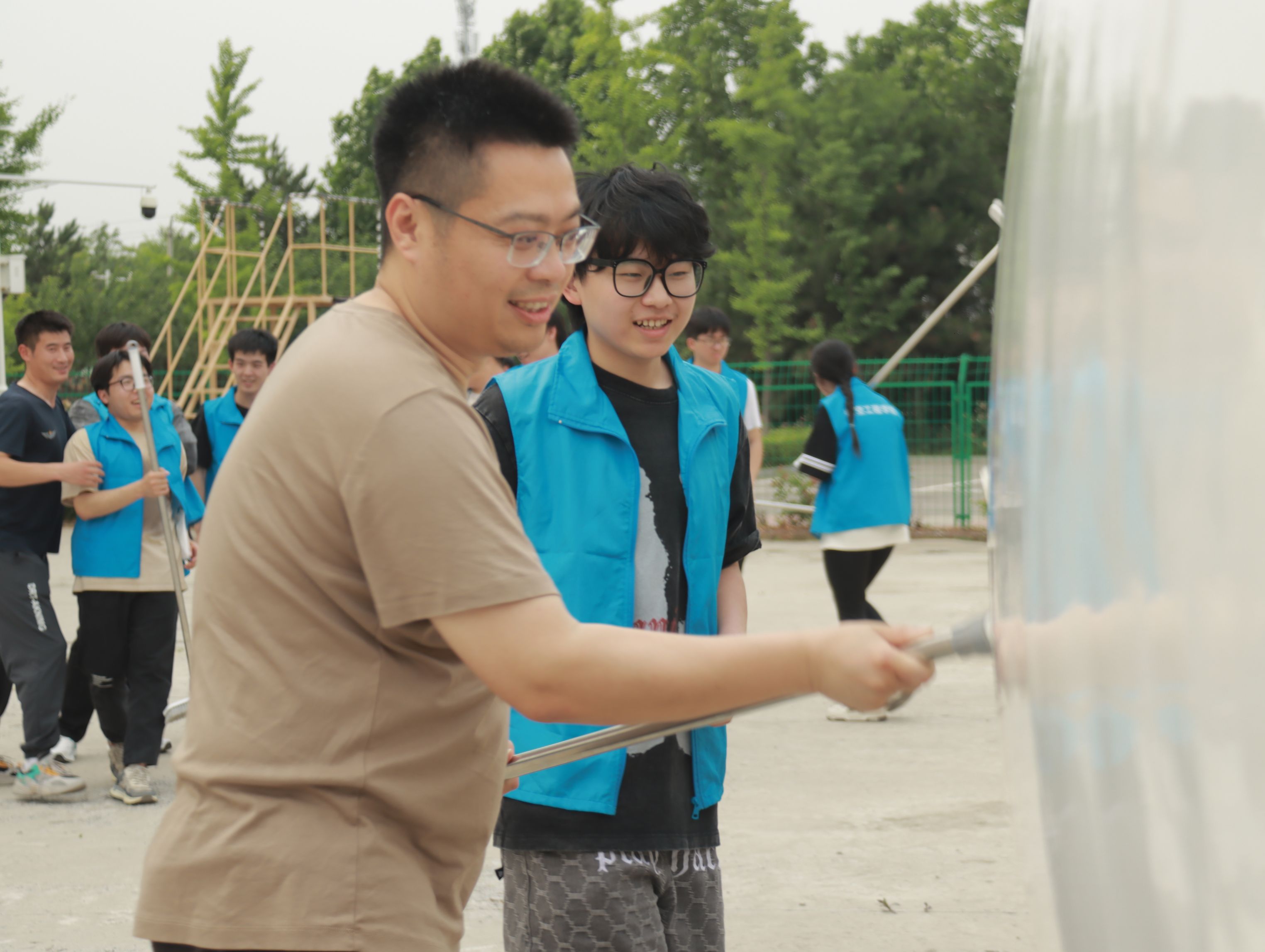白宇副书记手把手教学生.JPG 白宇副书记手把手教学生.JPG