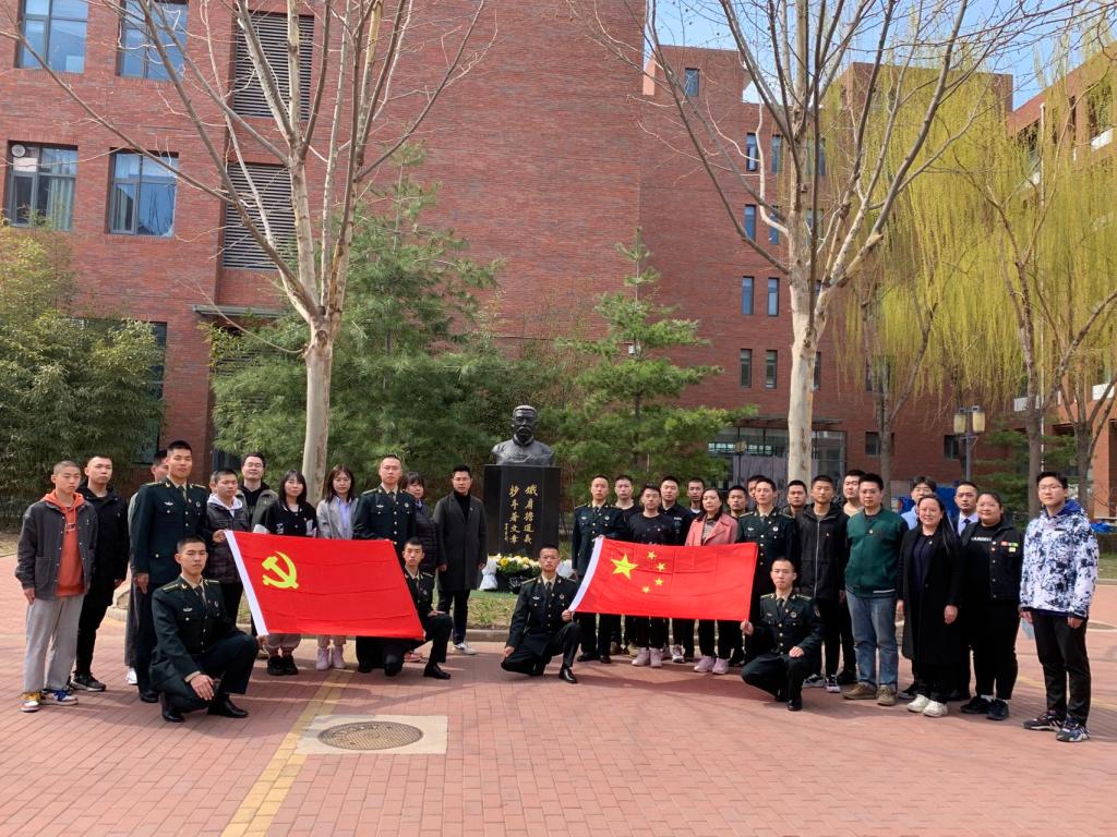 20220401-主题党日合影.jpg 20220401-主题党日合影.jpg