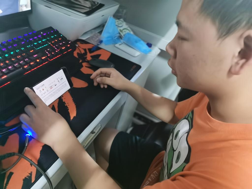 20221005-电信工程学院开展“创国芯国魂·铸科技强国”同心信创大讲堂活动2.jpg