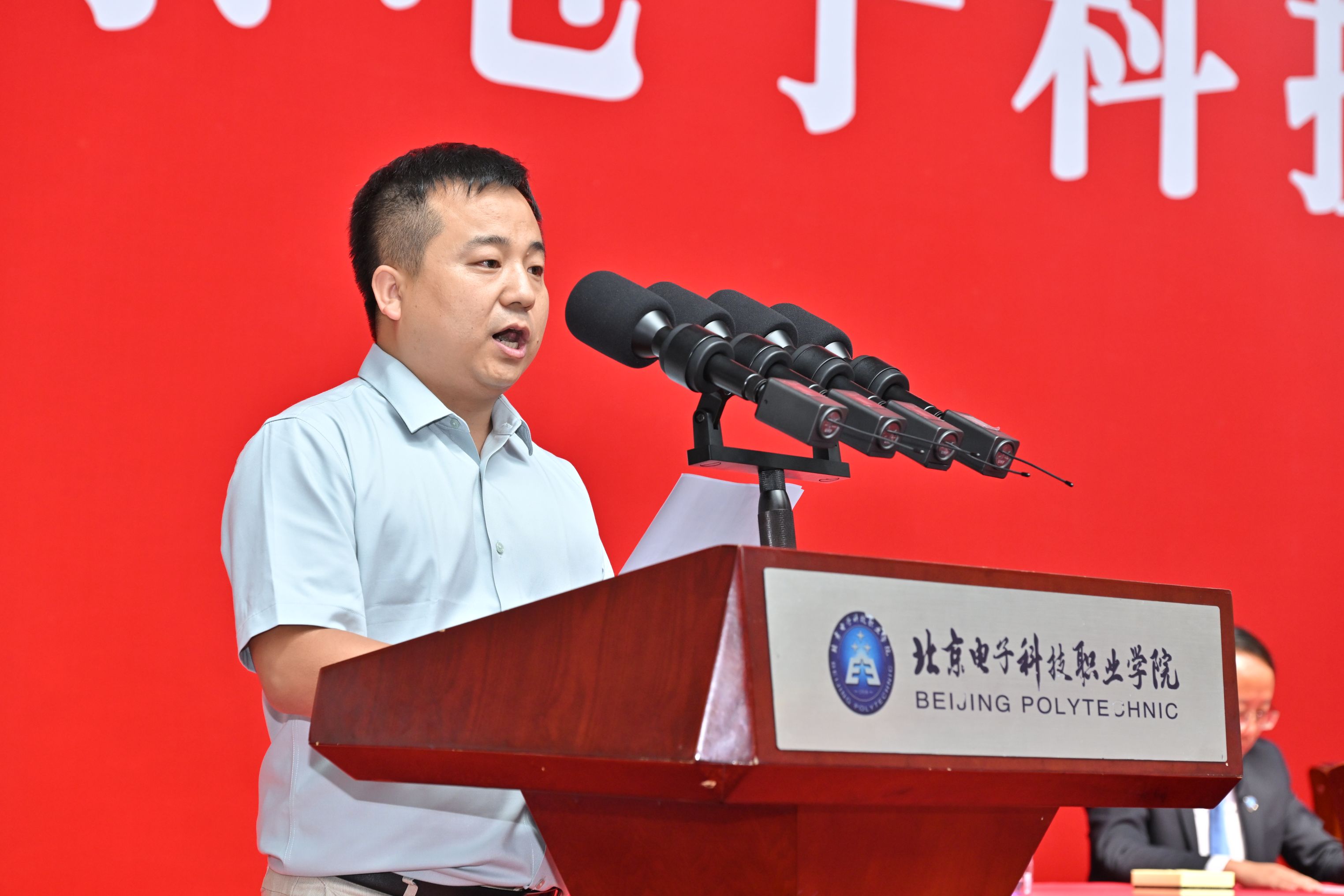 优秀校友代表发言--王佐.JPG