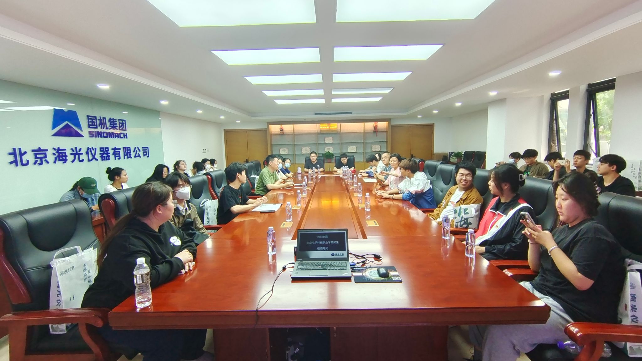 海光生产基地-会议室-2.jpg 海光生产基地-会议室-2.jpg