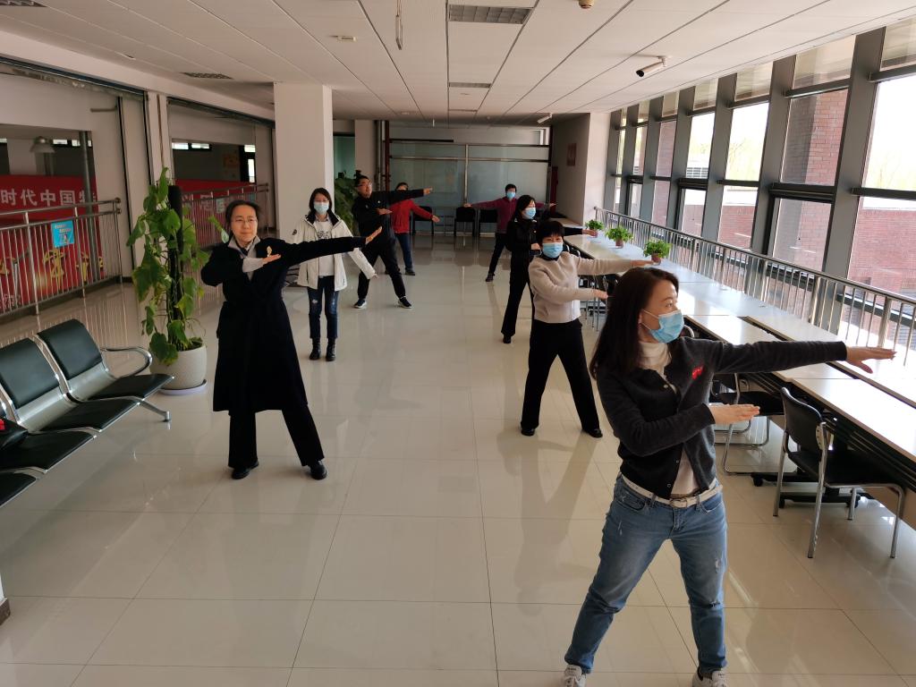 20220402-电信工程学院坚持开展课间操活动2.jpg 20220402-电信工程学院坚持开展课间操活动2.jpg