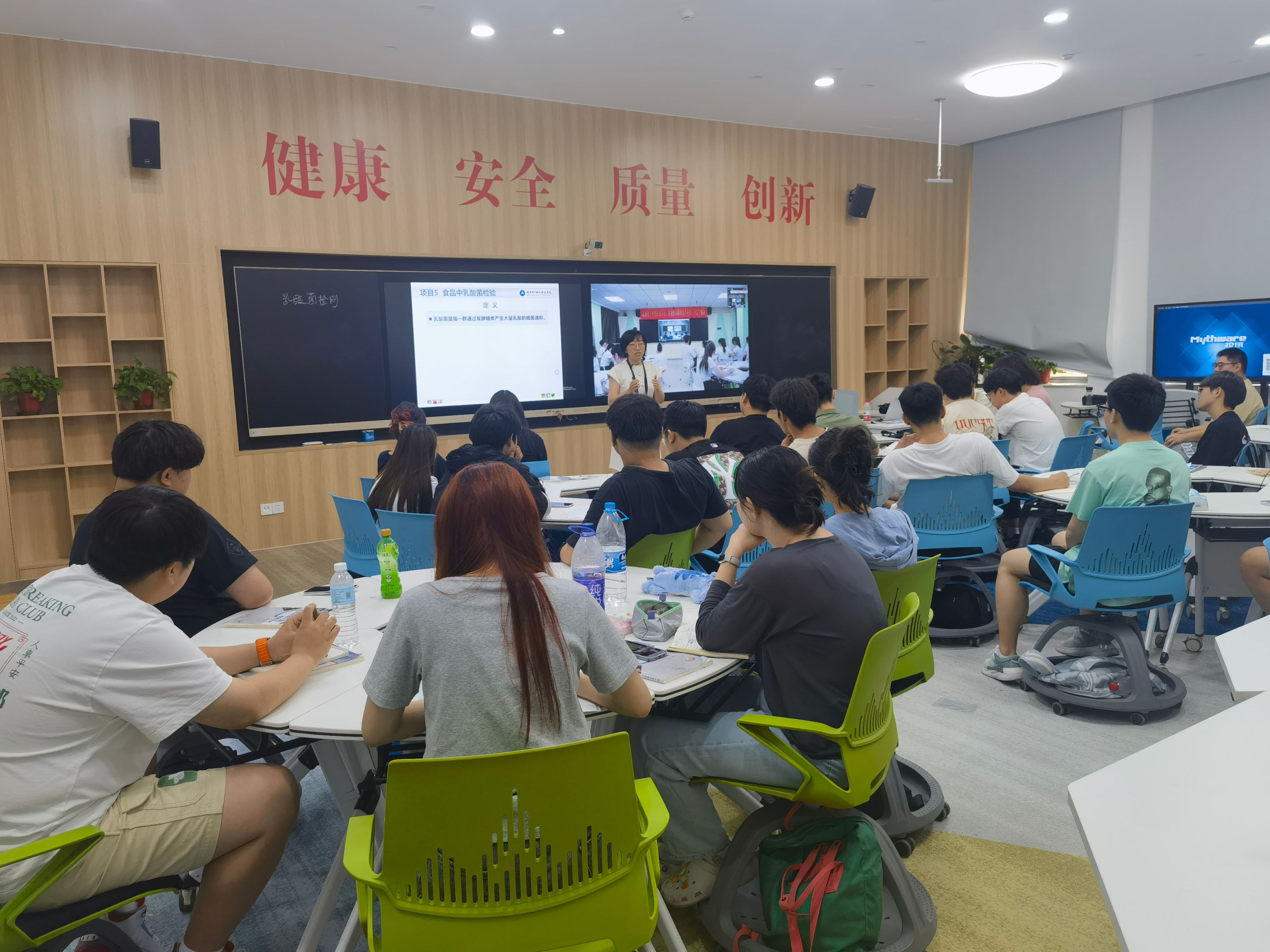 援疆同步课堂1.jpg 援疆同步课堂1.jpg