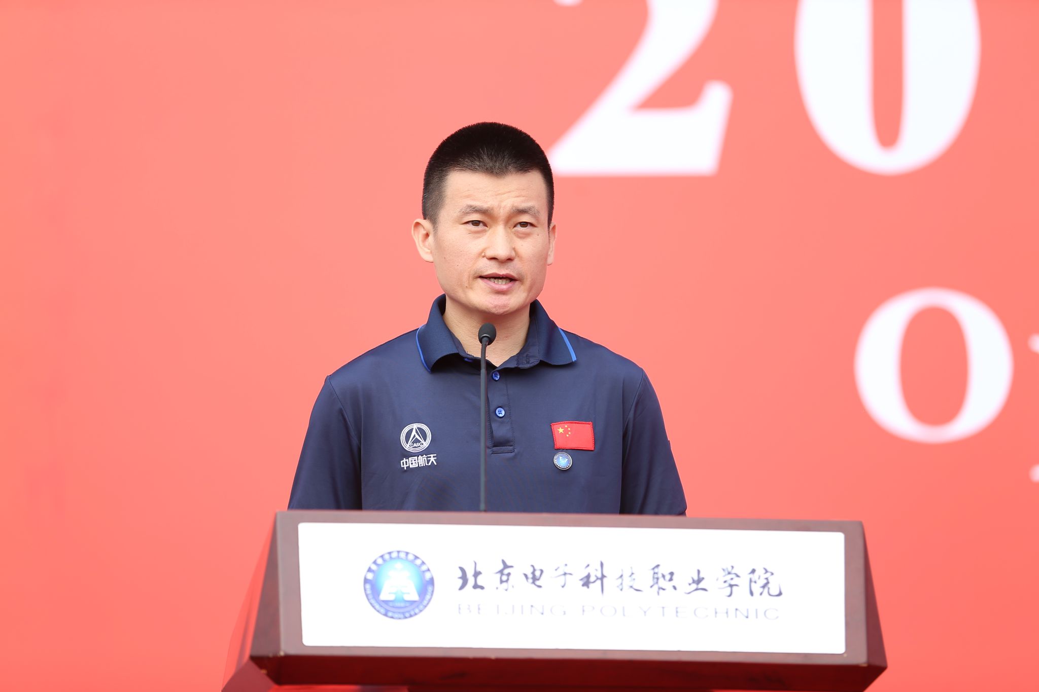8校友彭国华发言.JPG 8校友彭国华发言.JPG