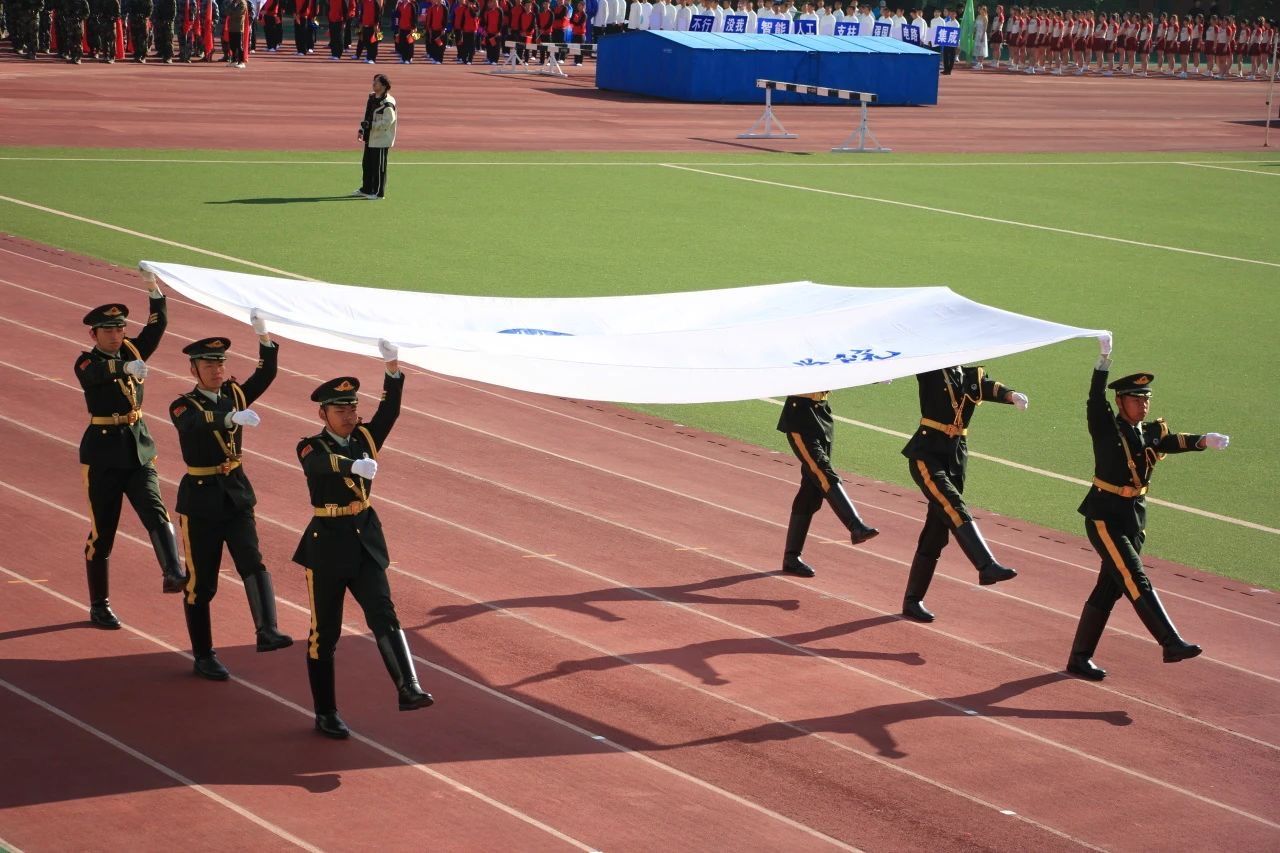 bc5894bda146f2b5af53e0efec494db.jpg