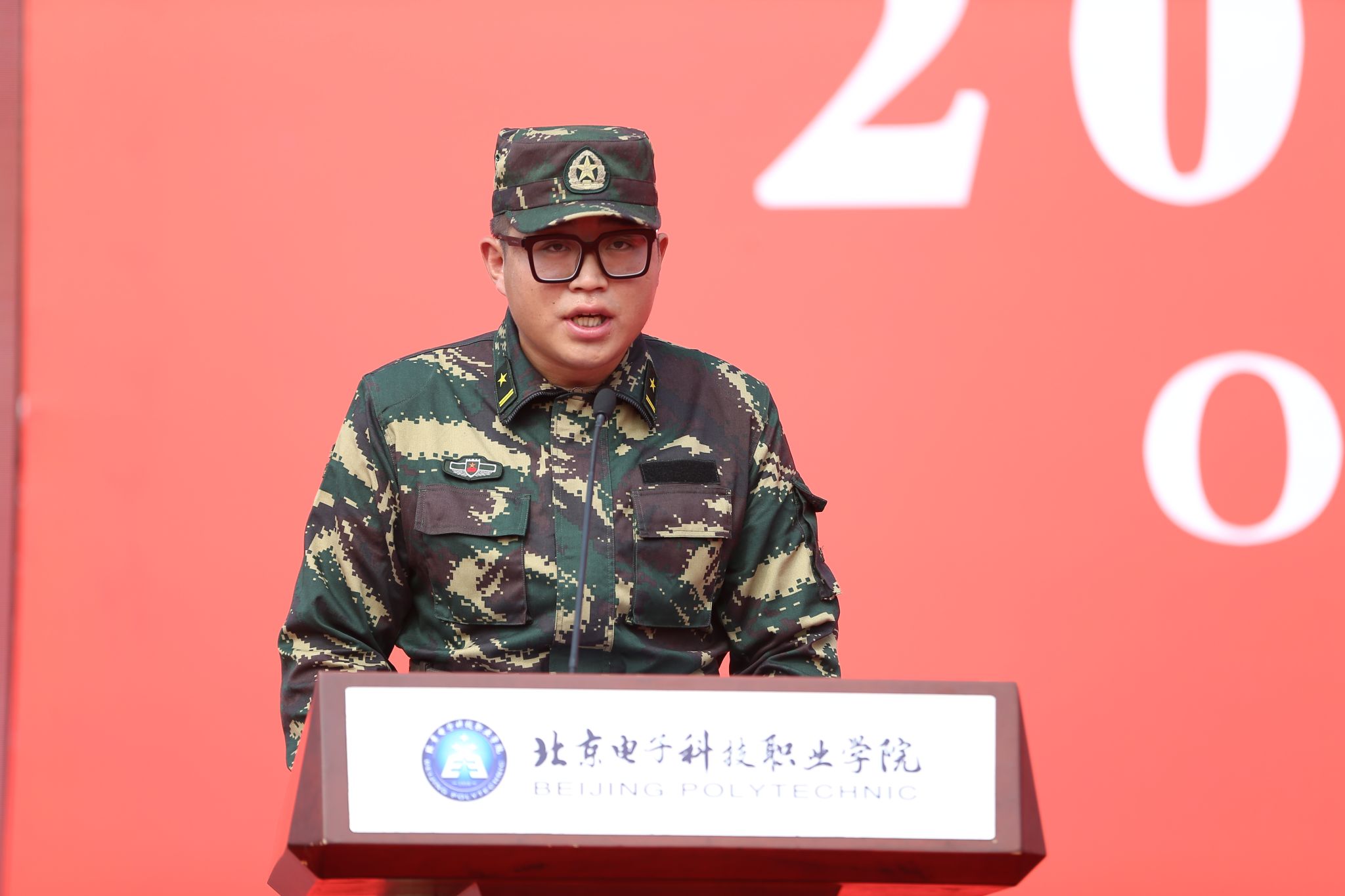 12教官代表发言.jpg 12教官代表发言.jpg