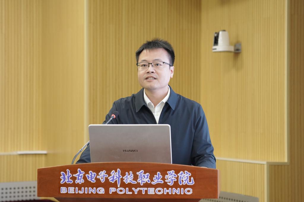 20221024-教育部高校思想政治工作创新发展中心(北京电子科技职业学院)专家指导委员会成立仪式暨第一次工作会议顺利召开 (2).JPG