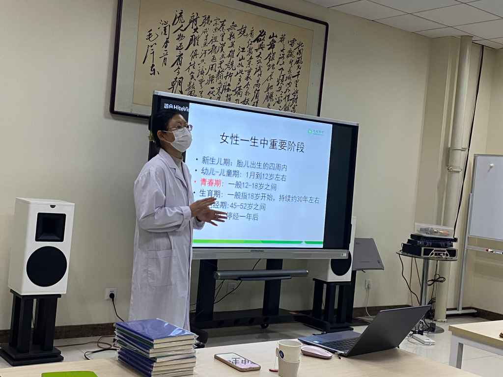 20230307-校工会组织“温情三月 健康同行”女性健康讲座1.jpg