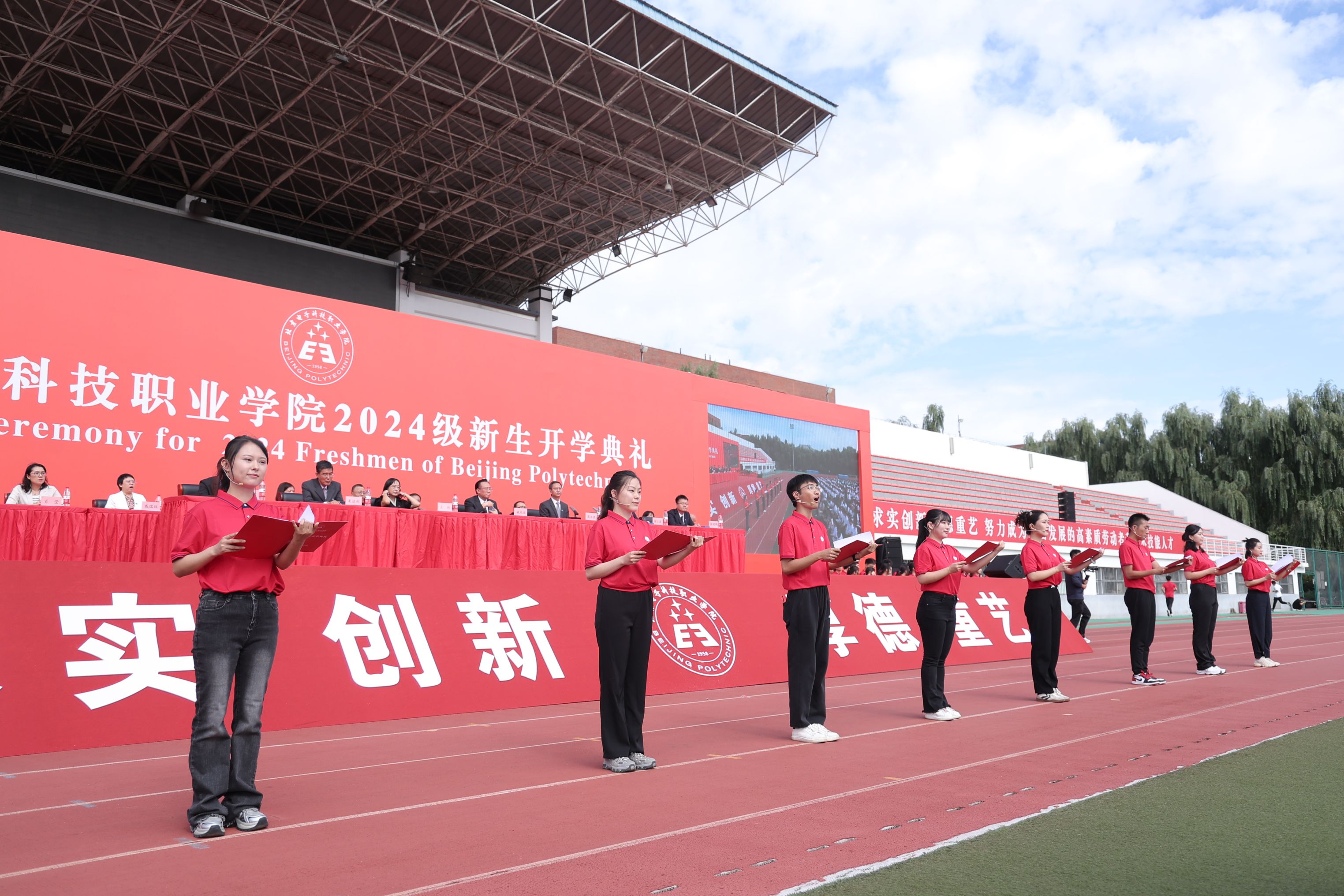 辅导员朗诵.JPG