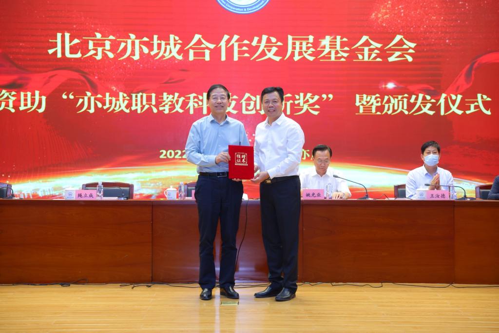 20221227-13 加大科研工作力度,科研成果不断涌现.jpg
