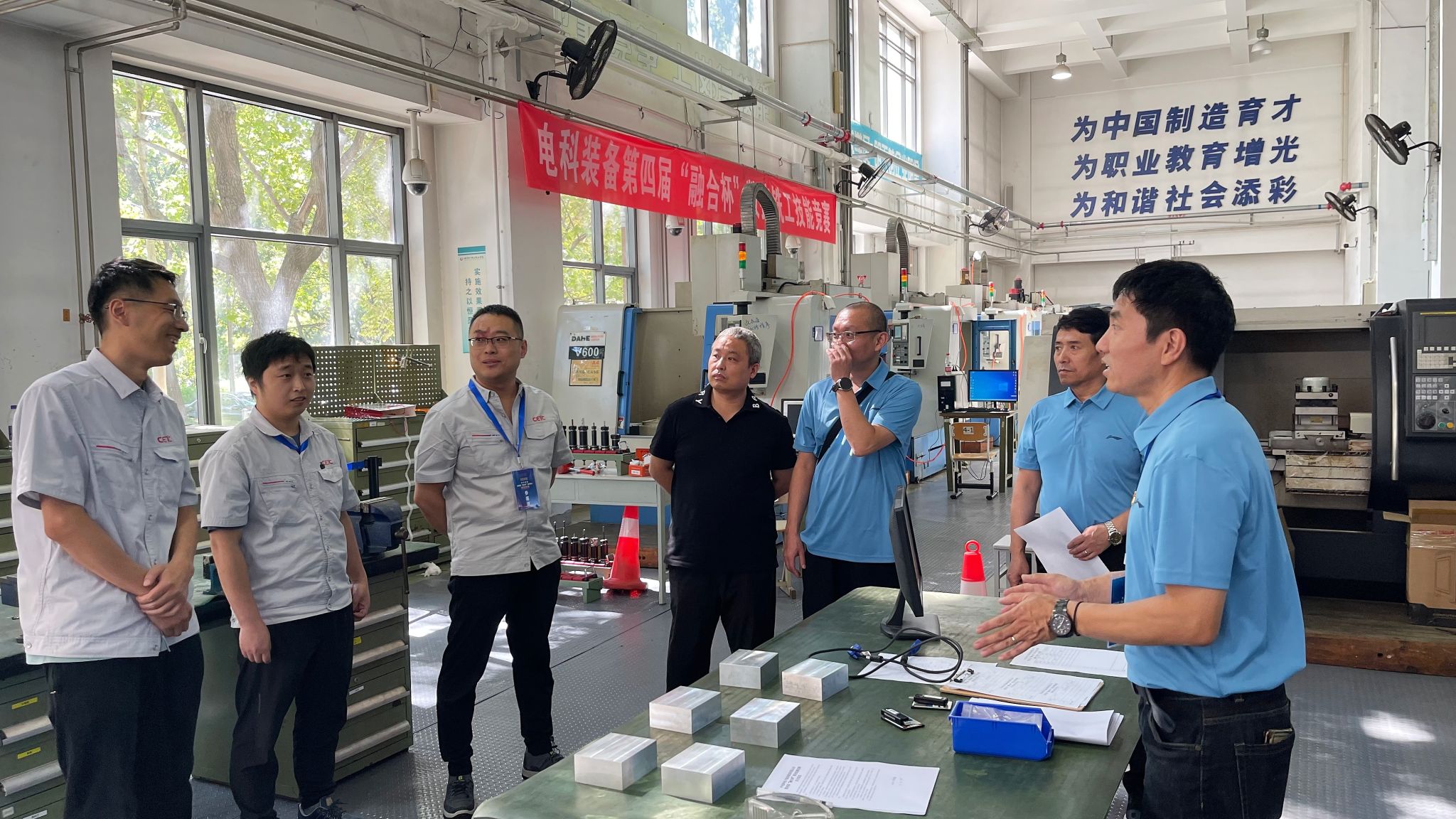 2023-10-13-汽车工程学院顺利举办电科装备职业技能竞赛(2).jpg