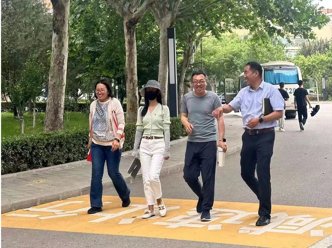 健步走2.jpg 健步走2.jpg