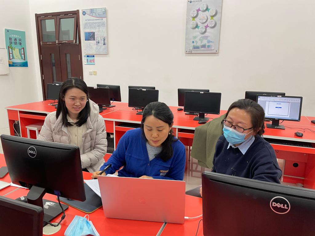 20220325-基础教育学院国际中文教师团队积极参与突尼斯学院学生面试工作.jpg