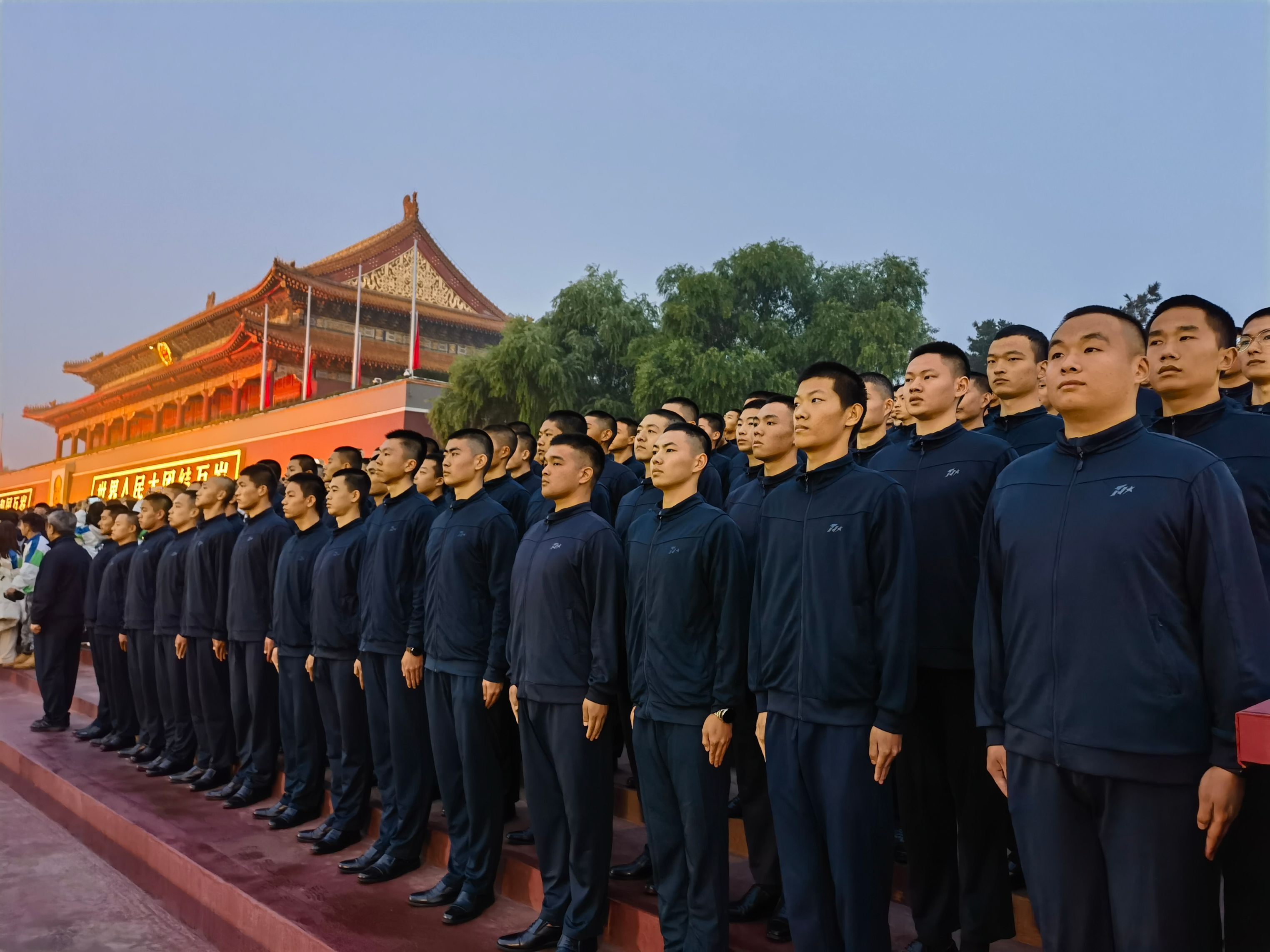 参加天安门升旗观礼活动1.jpg