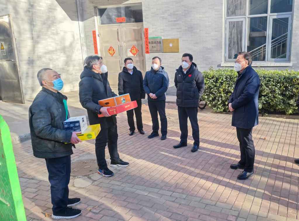 20230120-佳节送祝福,温情暖人心学校领导慰问春节期间留校员工5.jpg
