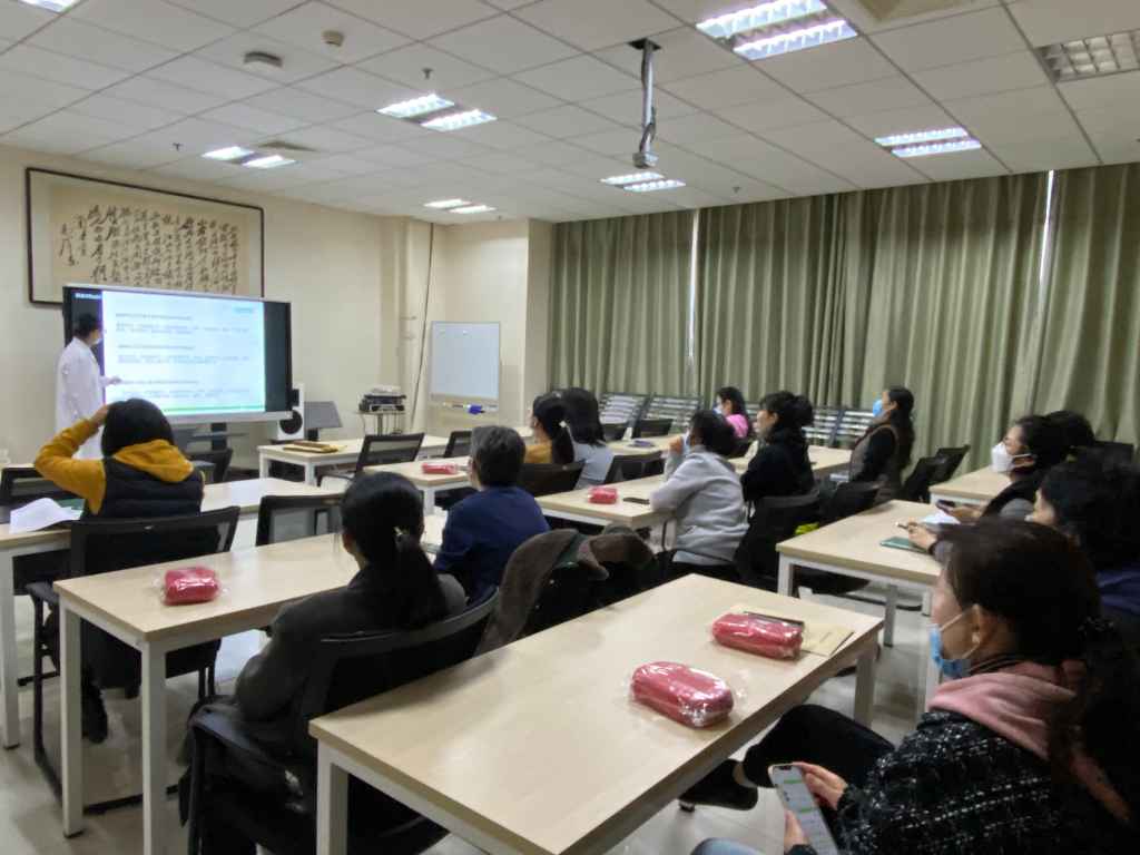 20230307-校工会组织“温情三月 健康同行”女性健康讲座2.jpg