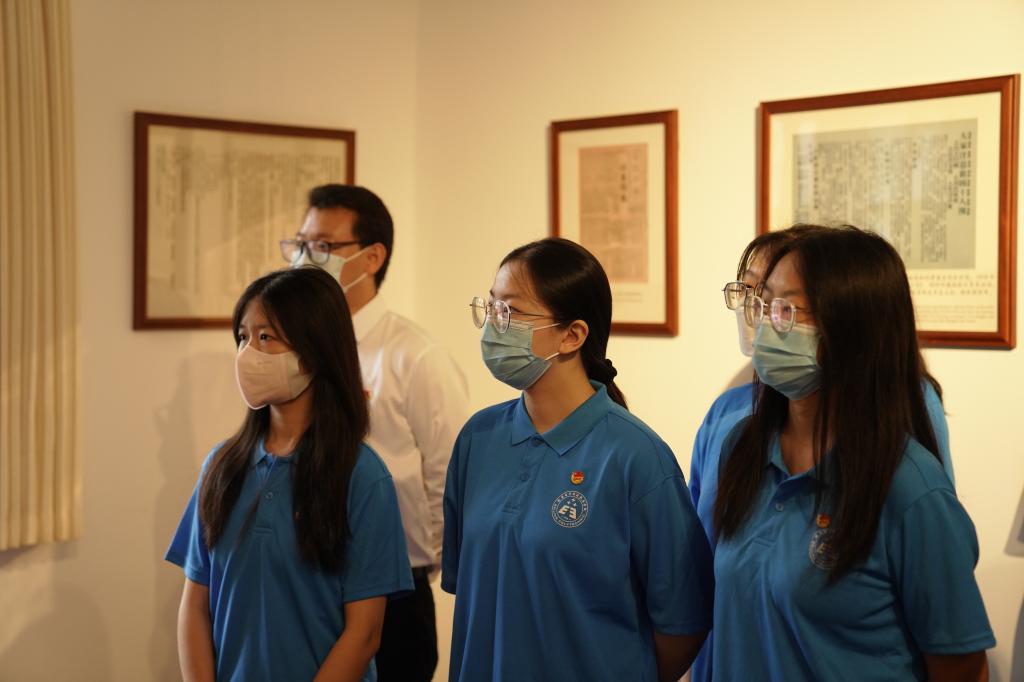 20221001-党委书记张启鸿带领学生走进北大红楼,上好行走的“大思政课” (8).JPG