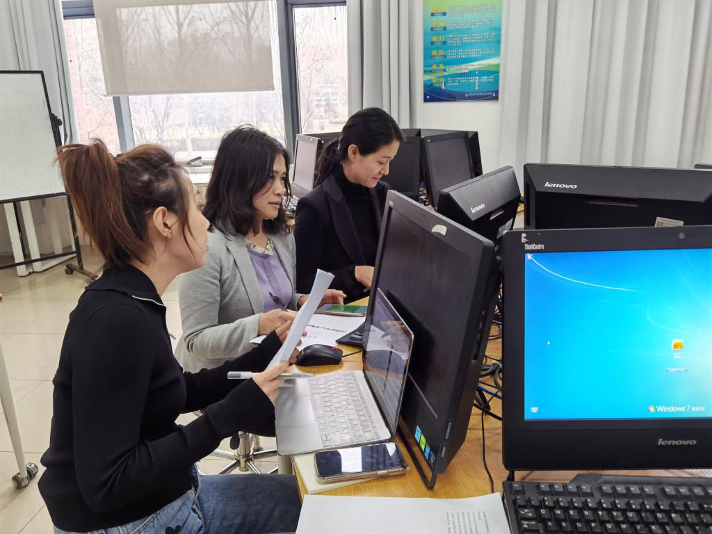 20220325-基础教育学院国际中文教师团队积极参与突尼斯学院学生面试工作2.jpg